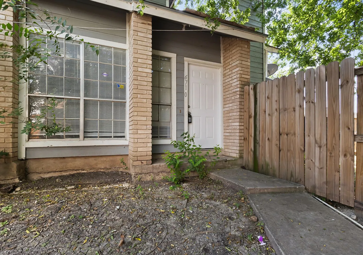 Interior freshly painted-3 Bedroom Fourplex Unit with Private Backyard — Photo 2