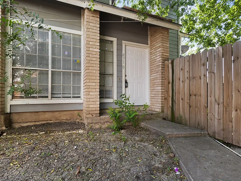 6710 Windsor Holw — Photo 2