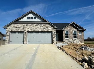 620 Glendale Dr, Troy, IL 62294