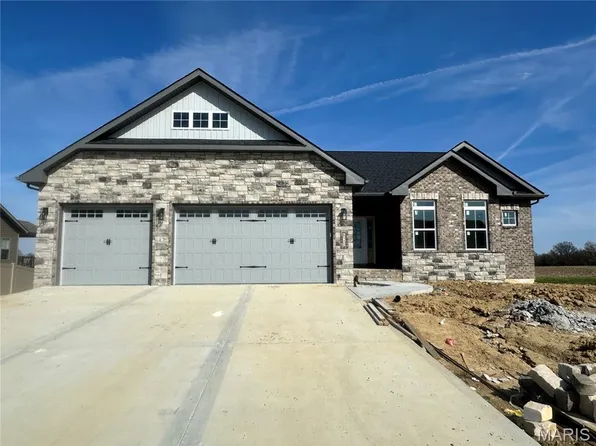 620 Glendale Dr, Troy, IL 62294