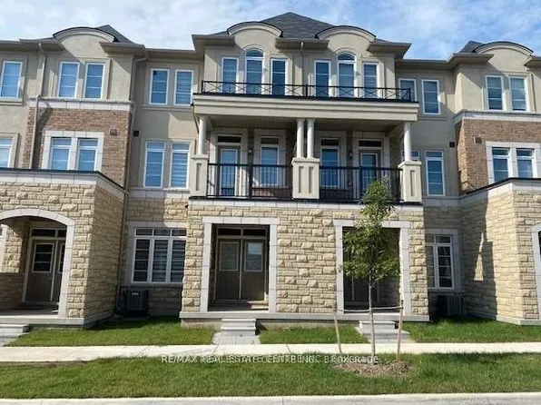 3296 Erasmum St #3, Oakville, ON L6M 1S3