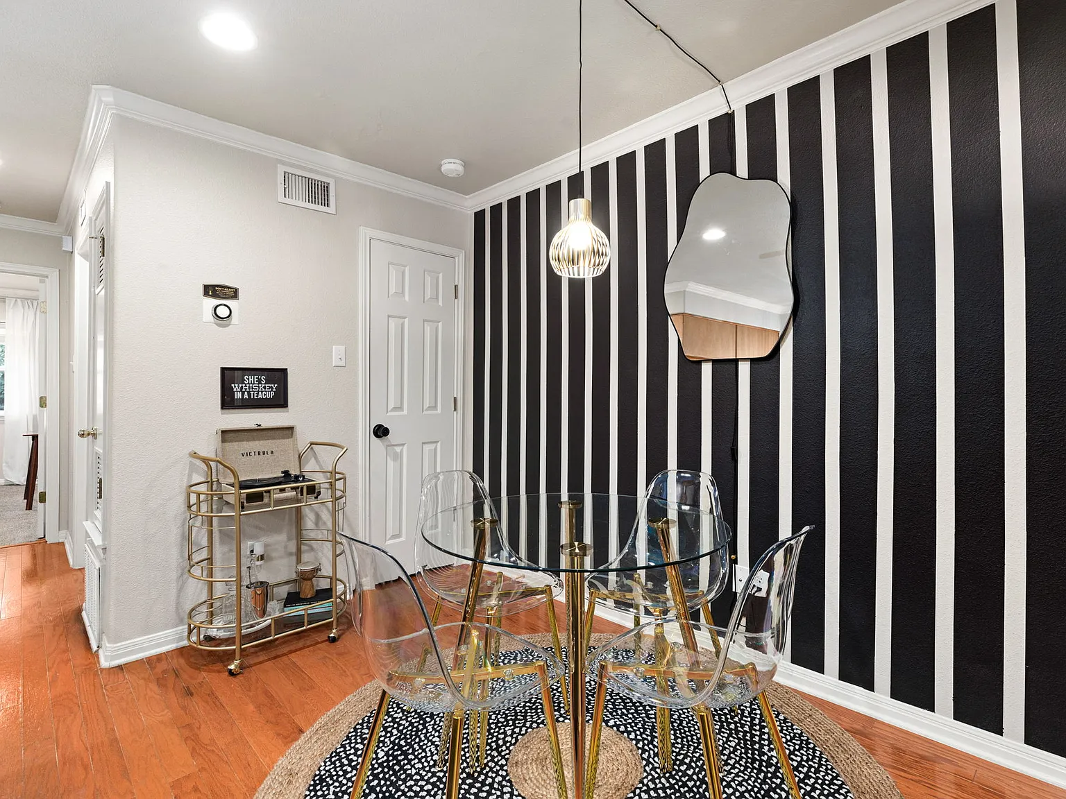 1 bed, $2,600 — Photo 3
