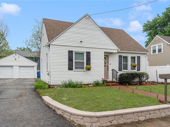 4 Freemont St, West Warwick, RI 02893