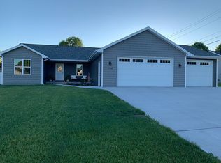 1124 Harold Dr, Menasha, WI 54952