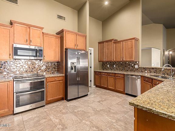 3rd image of 1490 W Christie Lyn Ln