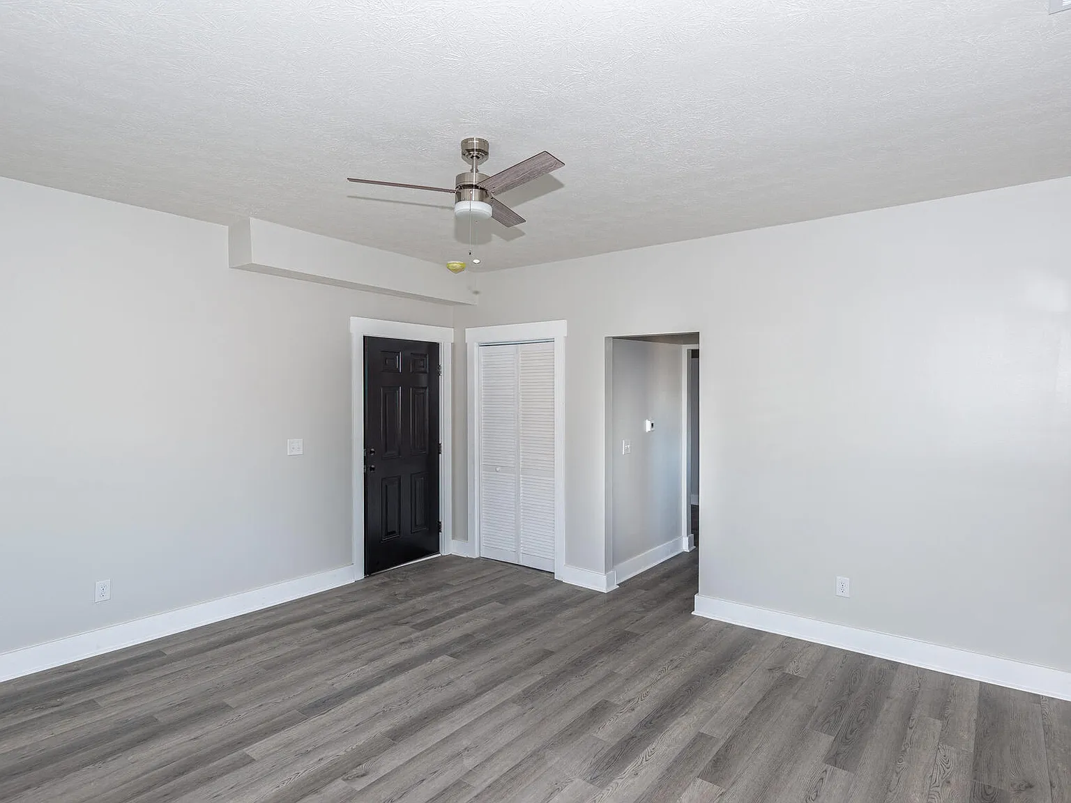 5143 E Washington St — Photo 2