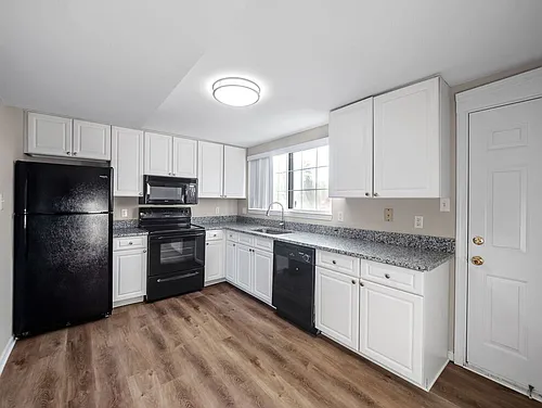 425 Donovan St #4 Photo 1