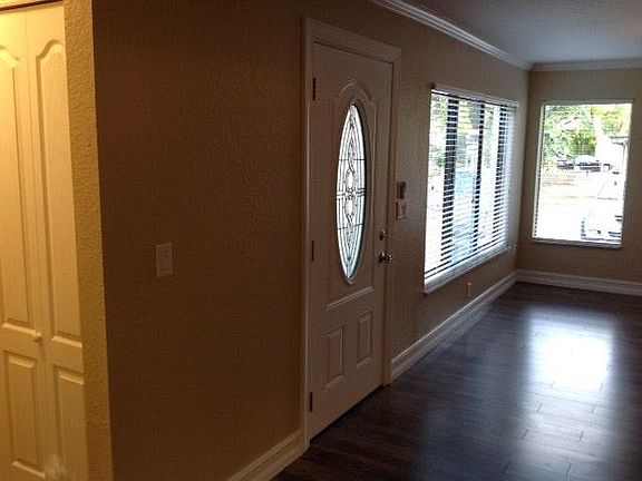 Living rm /Front entry