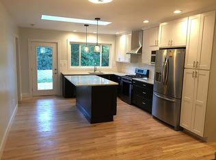 202 Hodenpyl Dr SE, East Grand Rapids, MI 49506