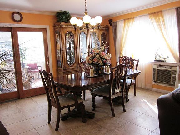 Well Maintained Split Colonial