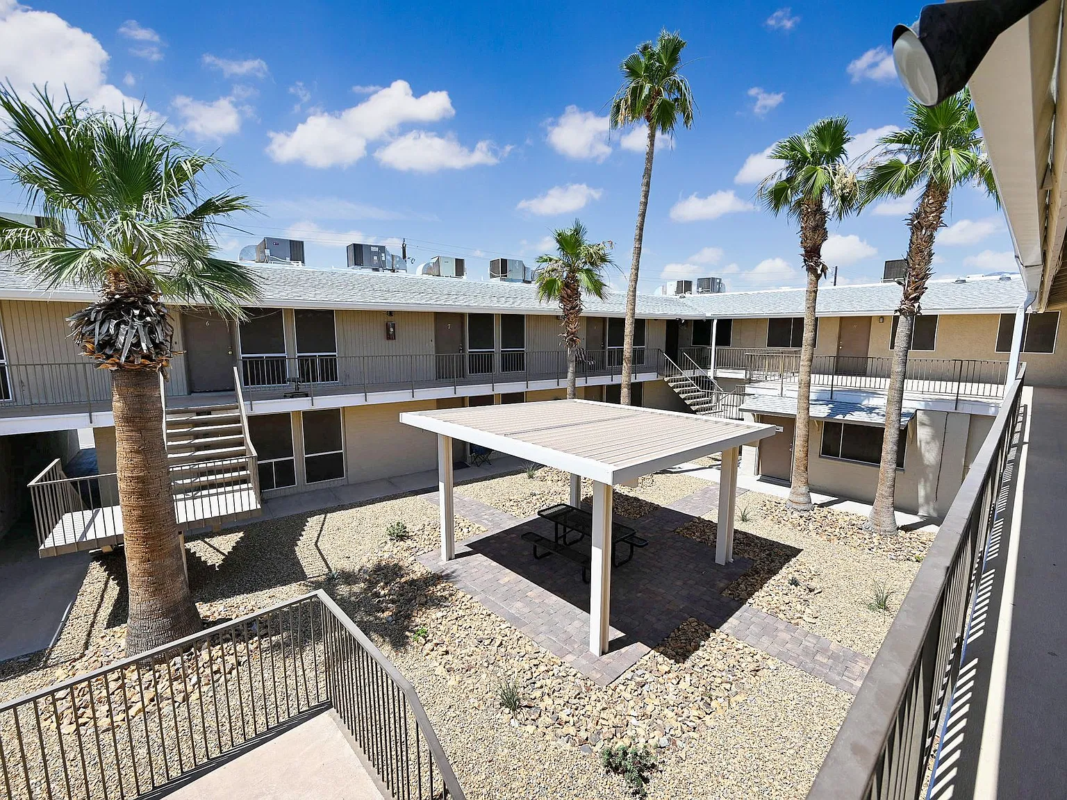 Commander Apartments — Photo 3