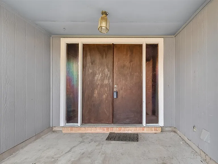 10706 Sagebluff Dr — Photo 2