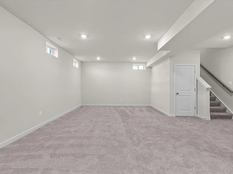 128 Thornton Way — Photo 49