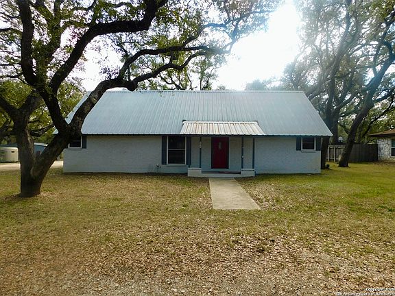3rd image of 30 CRESTLINE DR