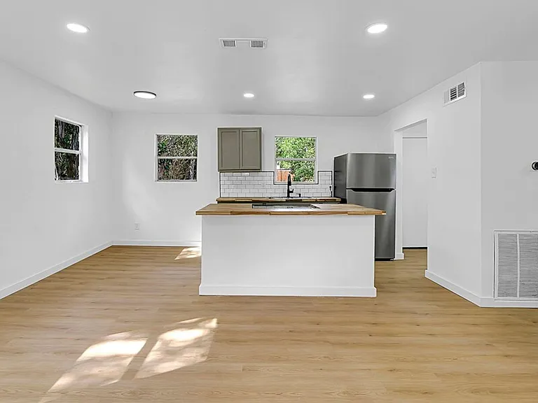 2809 Parrott Ave — Photo 5
