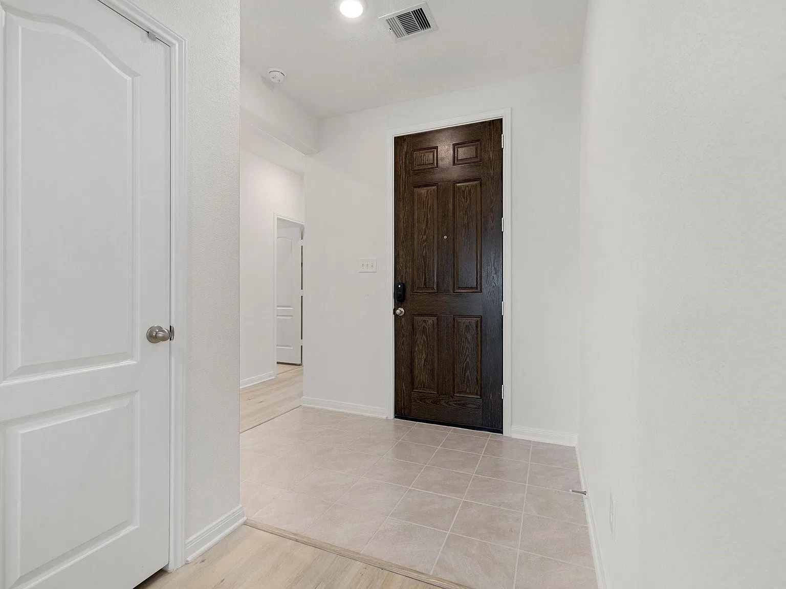 3 bed, 2.0 bath, 1836 sqft, $2,300 — Photo 4