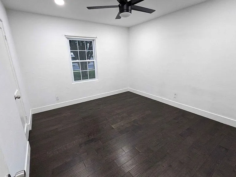 1154 W 2nd Pl — Photo 12