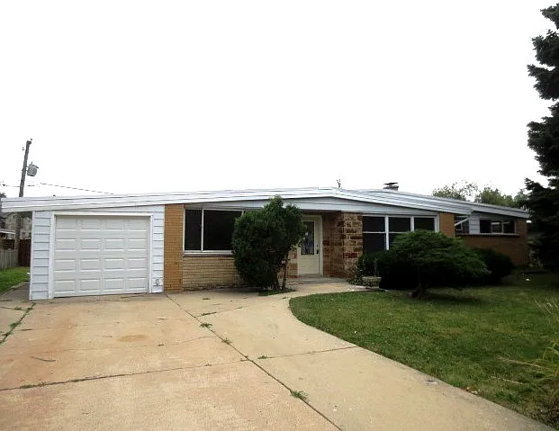 5181 N Canfield Ave photo 1