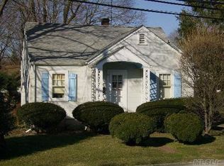 101 Clinton Ave, Huntington, NY 11743
