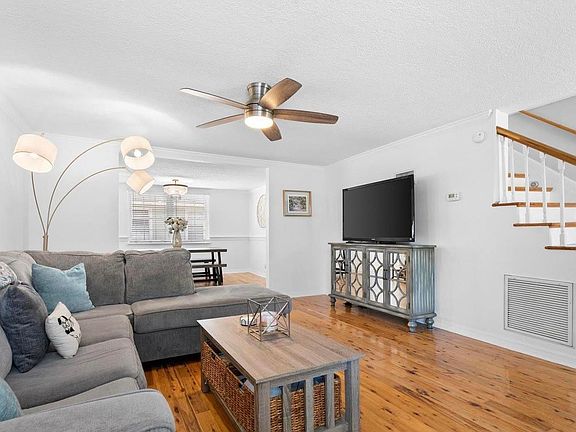 2nd image of 3845 Eloise St