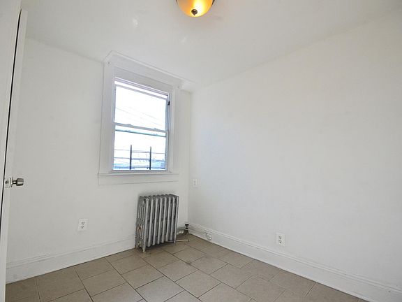 4th image of 133 Oliver Ave APT 3