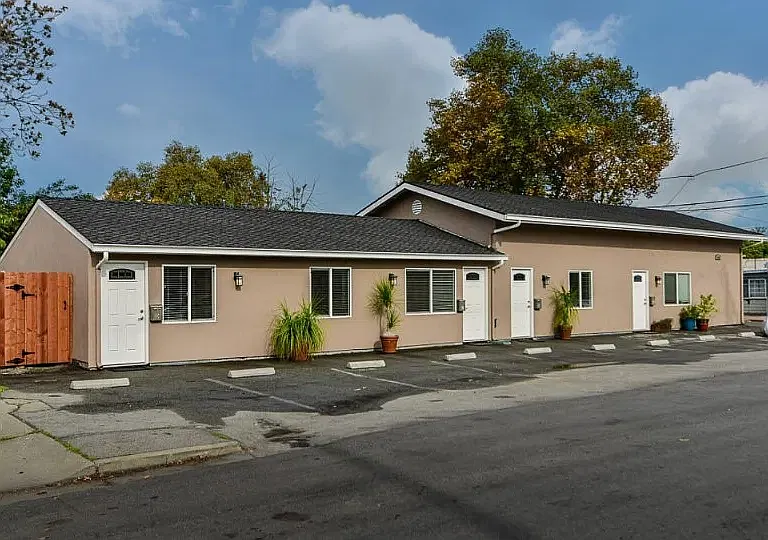 1 bed, $2,000 — Photo 2