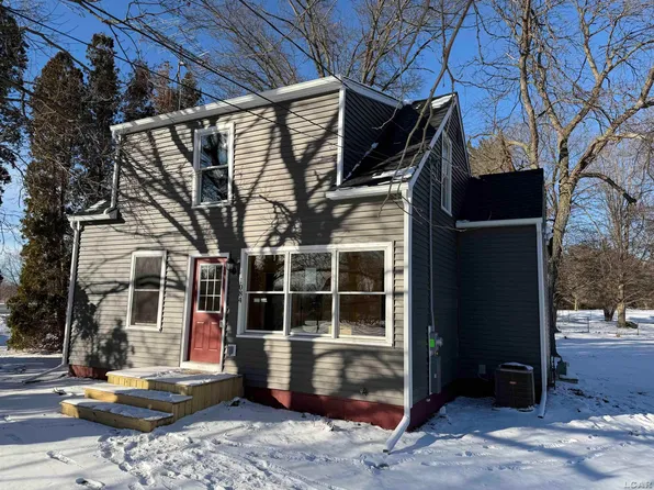 1084 Loren Rd, Adrian, MI 49221