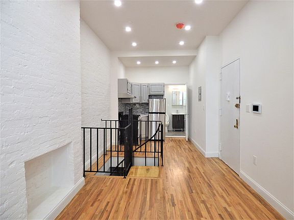 3rd image of 526 E 85th St APT 1B