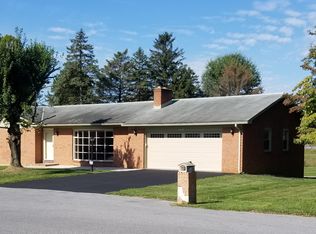 13518 Paradise Dr, Hagerstown, MD 21742