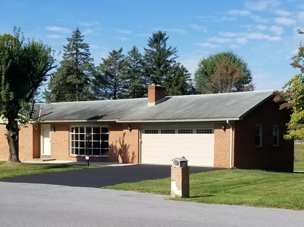 13518 Paradise Dr, Hagerstown, MD 21742