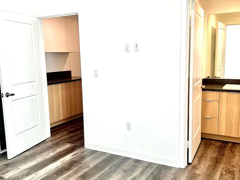 14333 Sylvan St — Photo 36