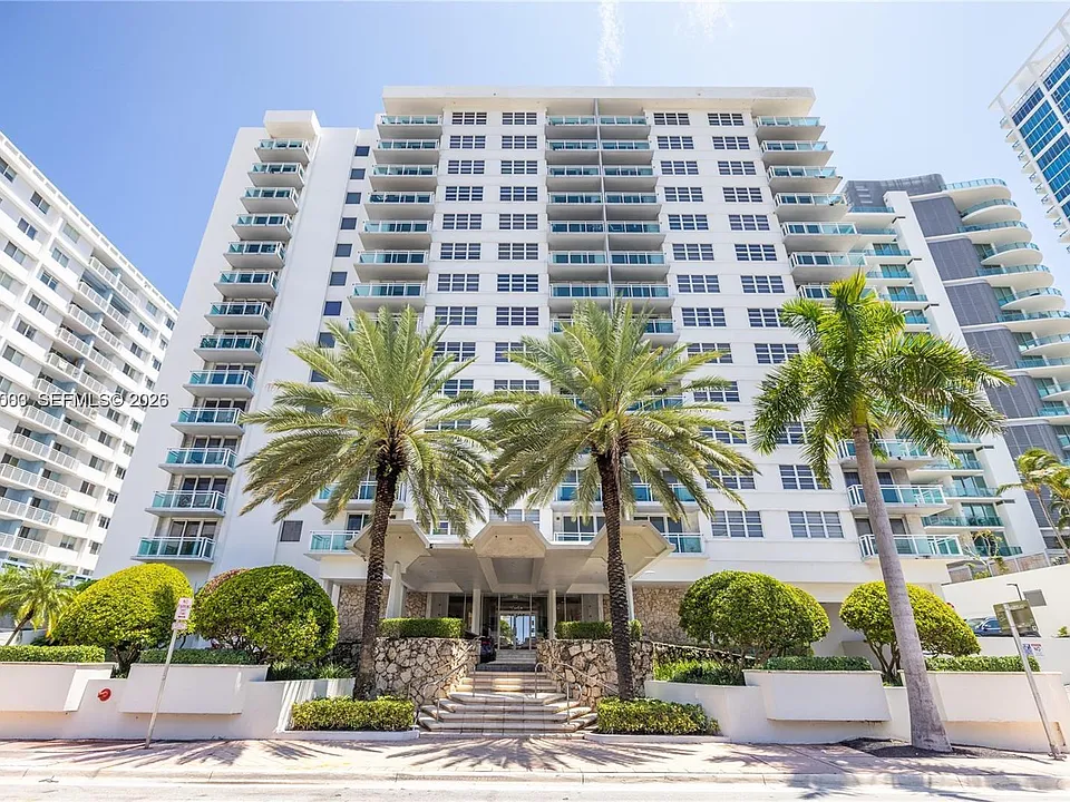 6917 Collins Ave #1404