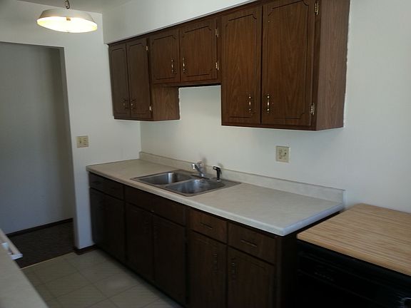 5th image of 226 N Jefferson St APT 1