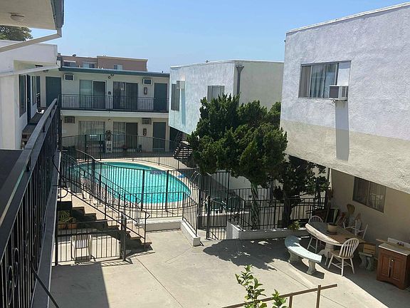 2nd image of 5744 Laurel Canyon Blvd #27