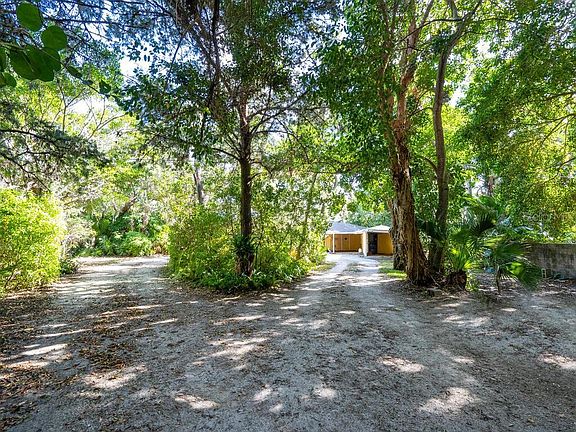 2nd image of 222 Little Pond Ln