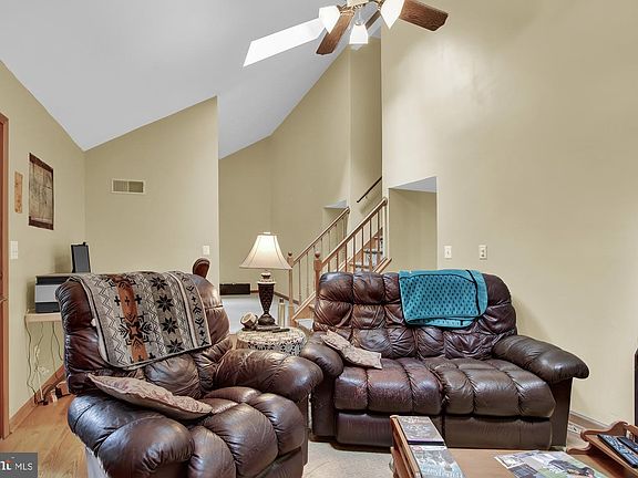 5th image of 30 Stoneridge Dr