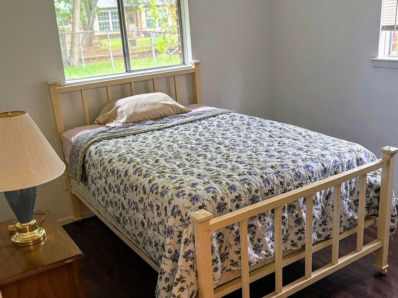 4 bed, 2.0 bath, 1390 sqft, $910 — Photo 1
