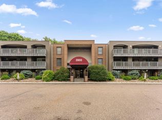 2800 Hamline Ave N APT 216, Roseville, MN 55113