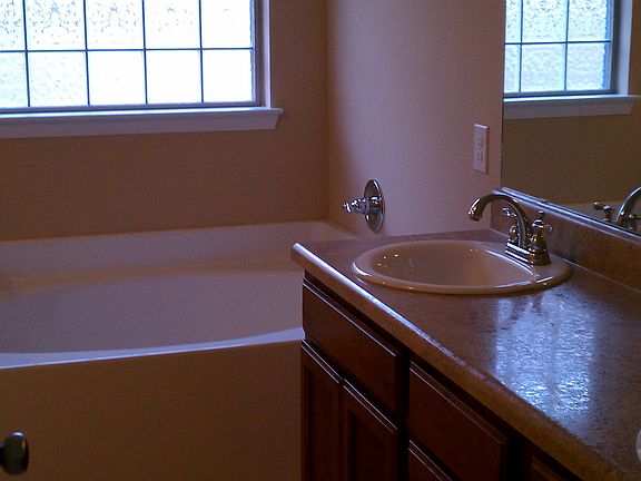 4th image of 685 Mozingo Ln
