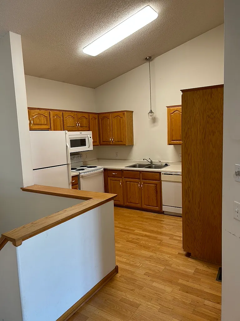Pineview Townhomes 16 - PT1-720 — Photo 3