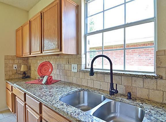 3rd image of 4539 Buckingham Dr
