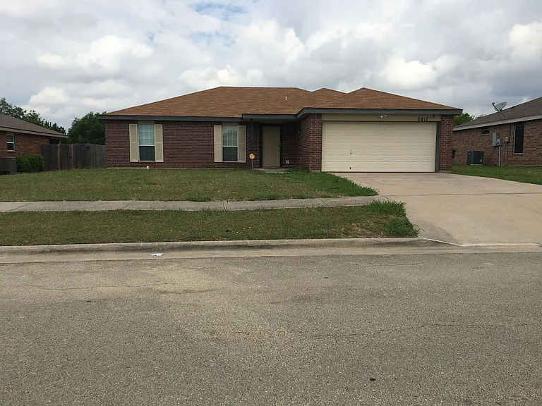 5817 Medina Dr — Photo 1