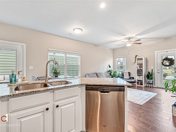 3rd image of 3904 SW Peachwood Dr