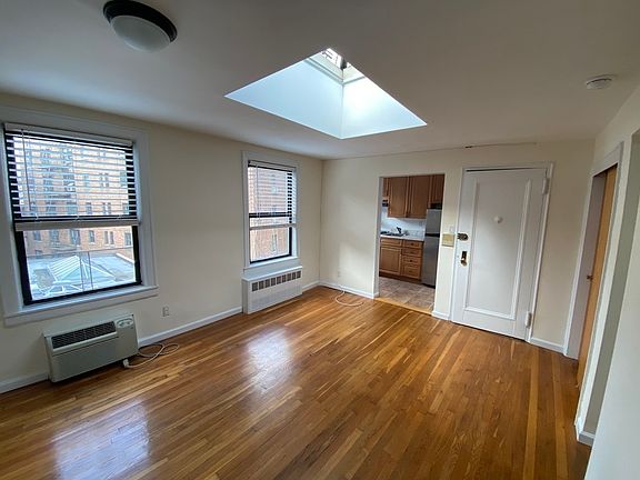 2nd image of 756 Greenwich St APT 3B