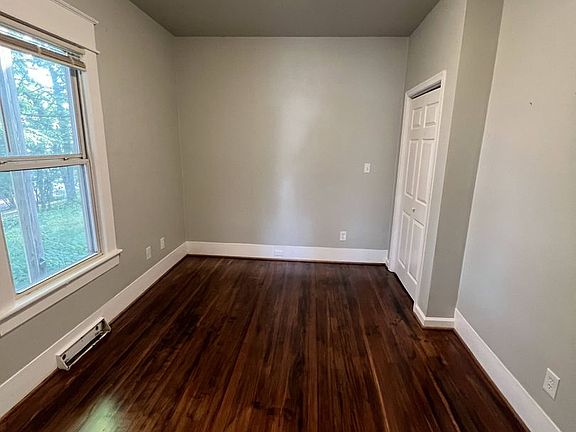 4th image of 916 Highland Ave SE