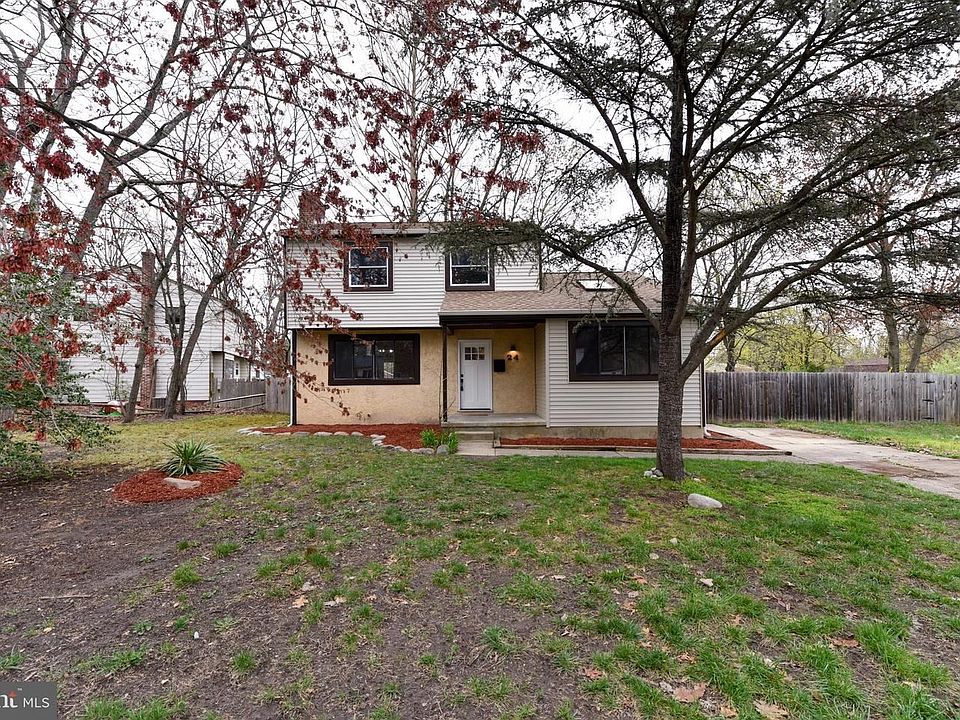 1st image of 24 Kenwood Dr