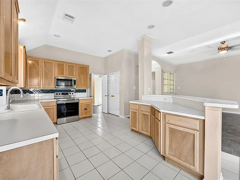 5814 Eldridge Glen Dr — Photo 12