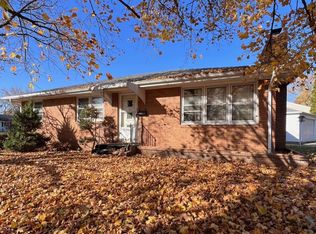 1942 Greenview Dr, Beloit, WI 53511