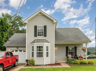 1077 Gunpoint Dr, Clarksville, TN 37042