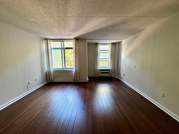 3rd image of 130 Bradhurst Ave APT 401
